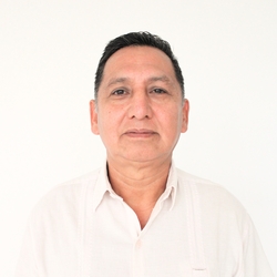 JULIO CÉSAR <br>ESQUINCA VÁZQUEZ