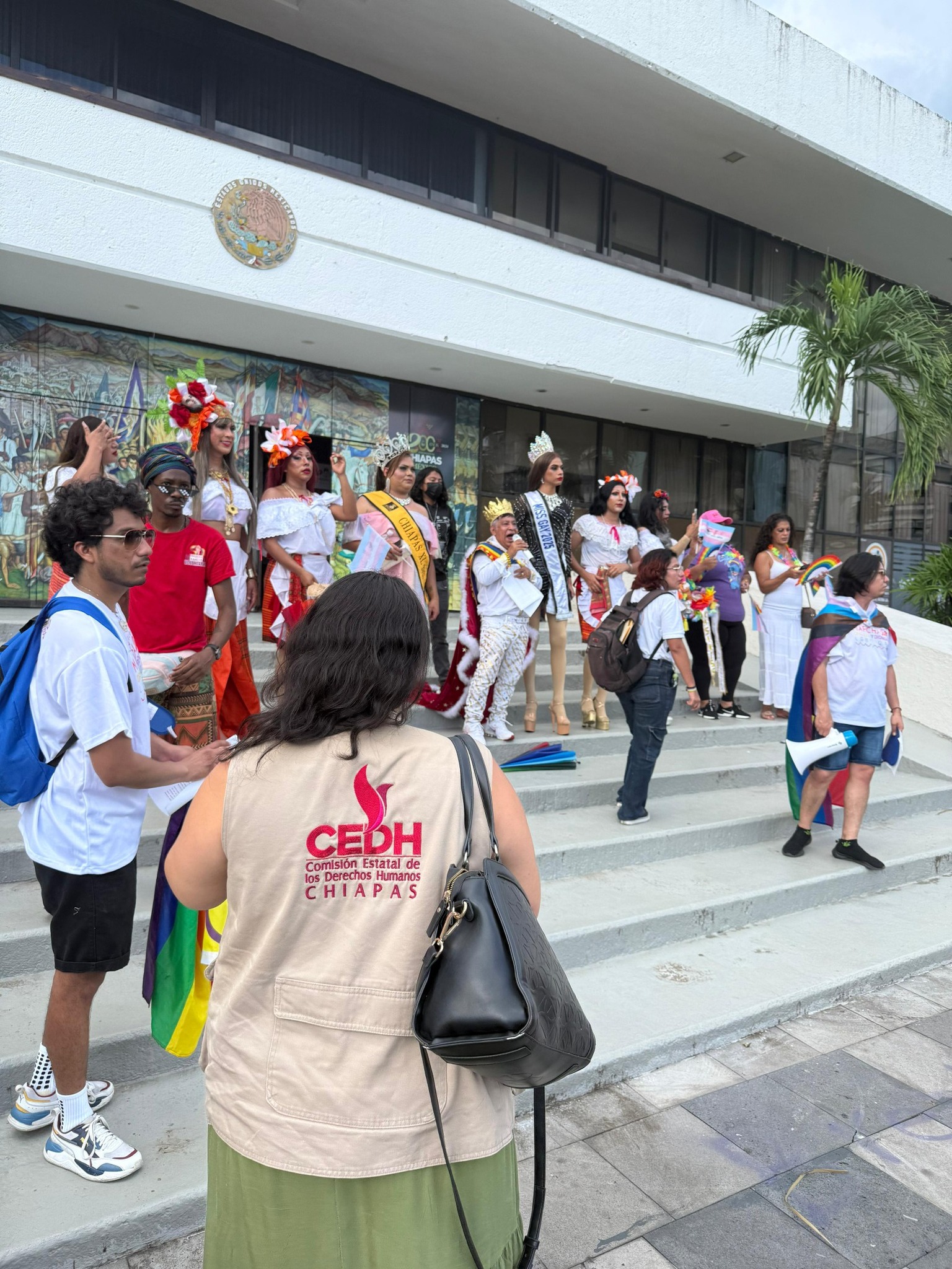 📌CEDH Chiapas acompaña marcha LGBT+ para garantizar respeto a los derechos humanos
