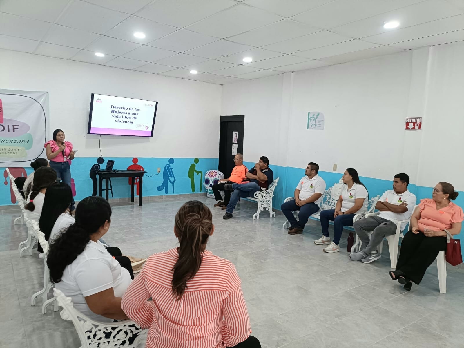 📌La Comisión Estatal de los Derechos Humanos de Chiapas, a través de la Visitaduría Adjunta Regional con sede en Pichucalco, llevó a cabo la plática denominada “Derechos de las mujeres a una vida libre de violencia