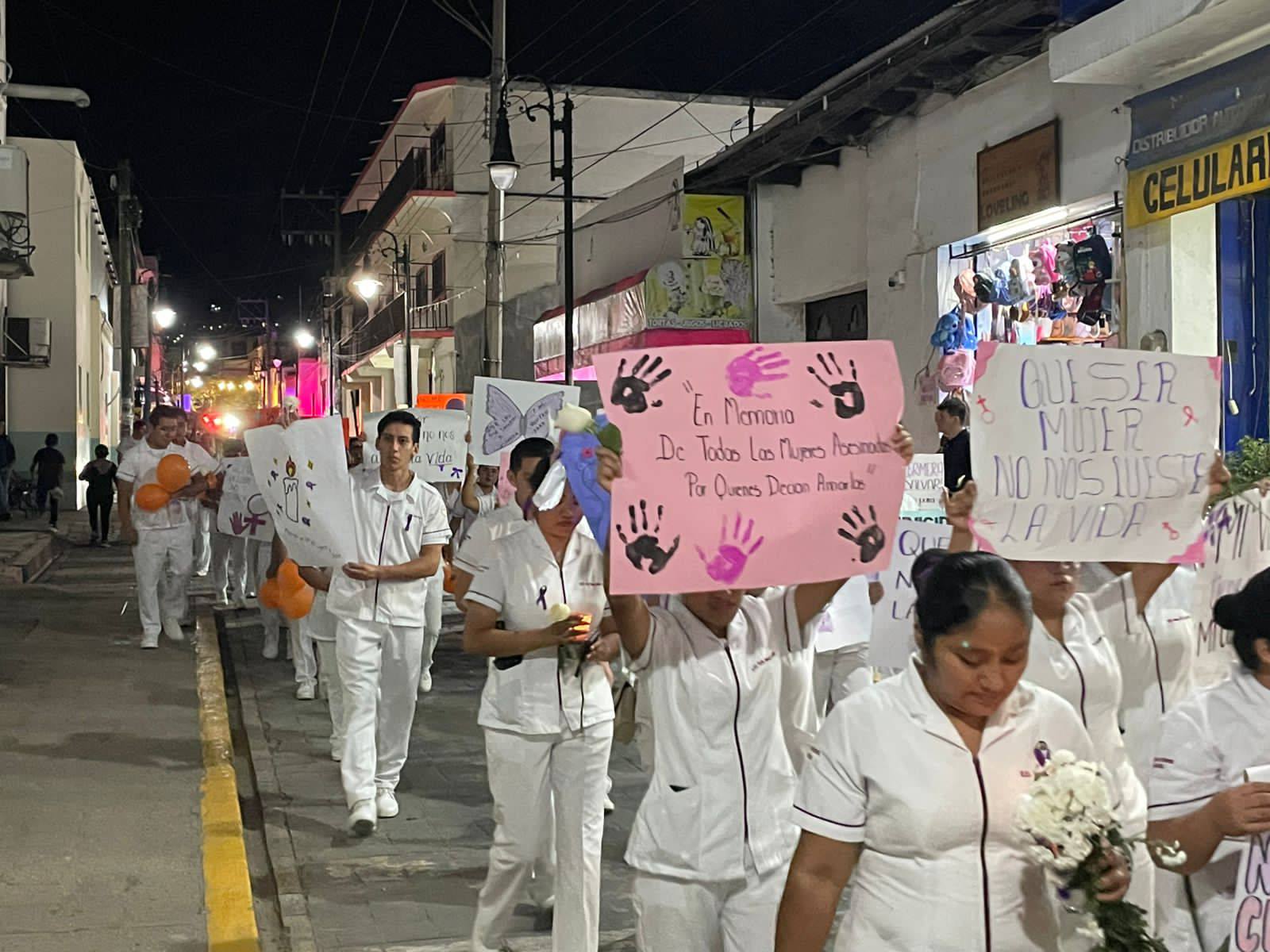 📌🤚 En Ocosingo, la CEDH Chiapas mediante su Visitaduría Adjunta Regional acompañó la marcha pacífica contra la eliminación de la violencia y como reclamo social convocada por docentes y alumnos de la Universidad para el Bienestar Benito Juárez