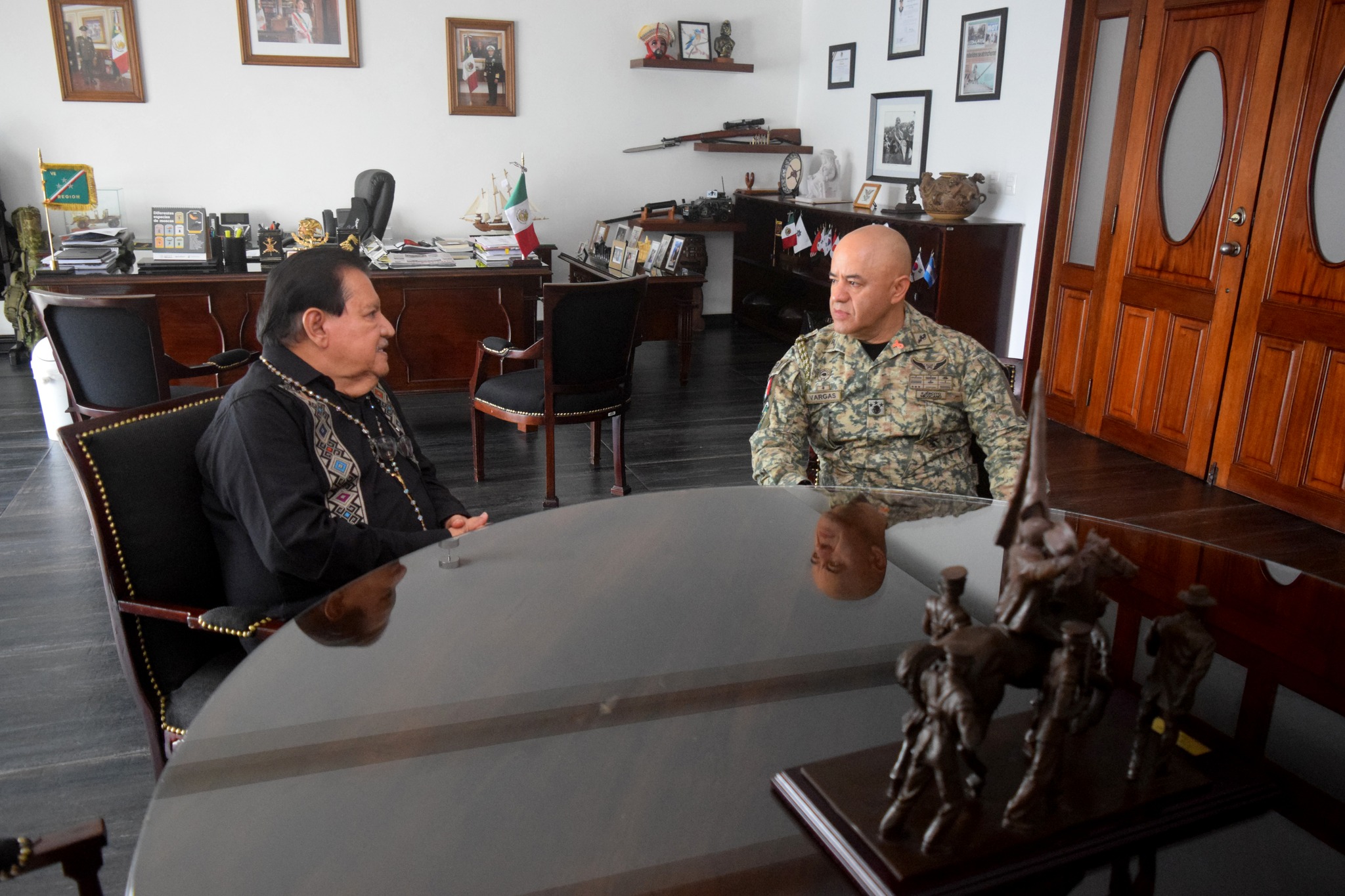 El Presidente de la CEDH Chiapas, Maestro Horacio Culebro Borrayas, sostuvo un encuentro de trabajo con el Comandante de la 7ª Región Militar, General de División Diplomado de Estado Mayor, Alejandro Vargas González
