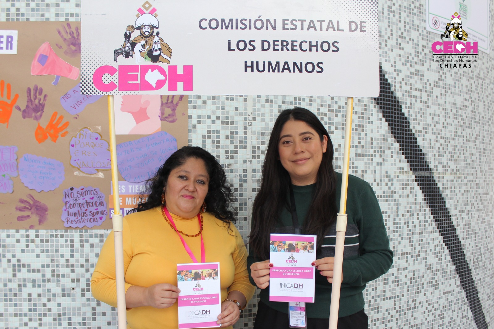 📌La CEDH Chiapas, a través de la Secretaría Técnica y del Instituto de Investigación y Capacitación en Derechos Humanos (INICADH), llevó a cabo la instalación de un stand informativo en el marco de la conmemoración del 10 de diciembre, #DíaDeLosDerechosHumanos 🌍✨.