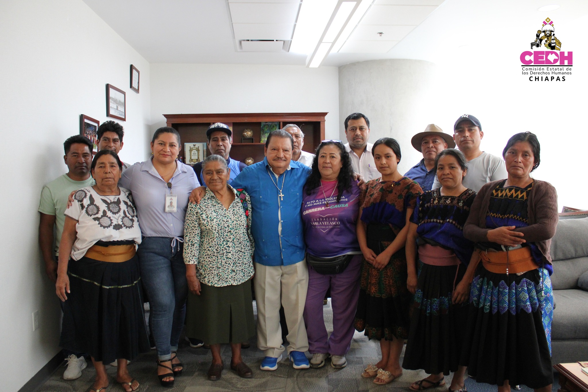 📌📲 El presidente de la Comisión Estatal de los Derechos Humanos, Mtro. Horacio Culebro Borrayas recibió en sus oficinas a los representantes de unas 15 familias originarias de Nuevo San Miguel Mitontic, municipio de Ixtapa quienes mantienen un desacuerdo por un predio con otro grupo de pobladores.