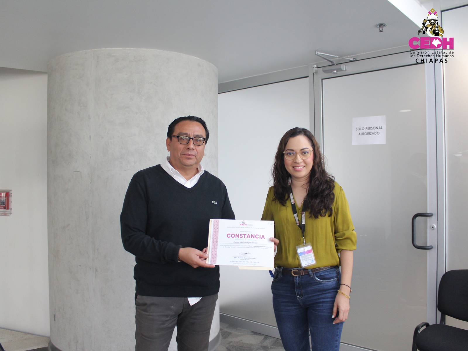 📍📲Con el objetivo de fortalecer el bienestar emocional y promover espacios de reflexión en el ámbito laboral, personal de la CEDH Chiapas participó en la plática titulada “Duelo y depresión: aprendiendo a vivir el día a día”