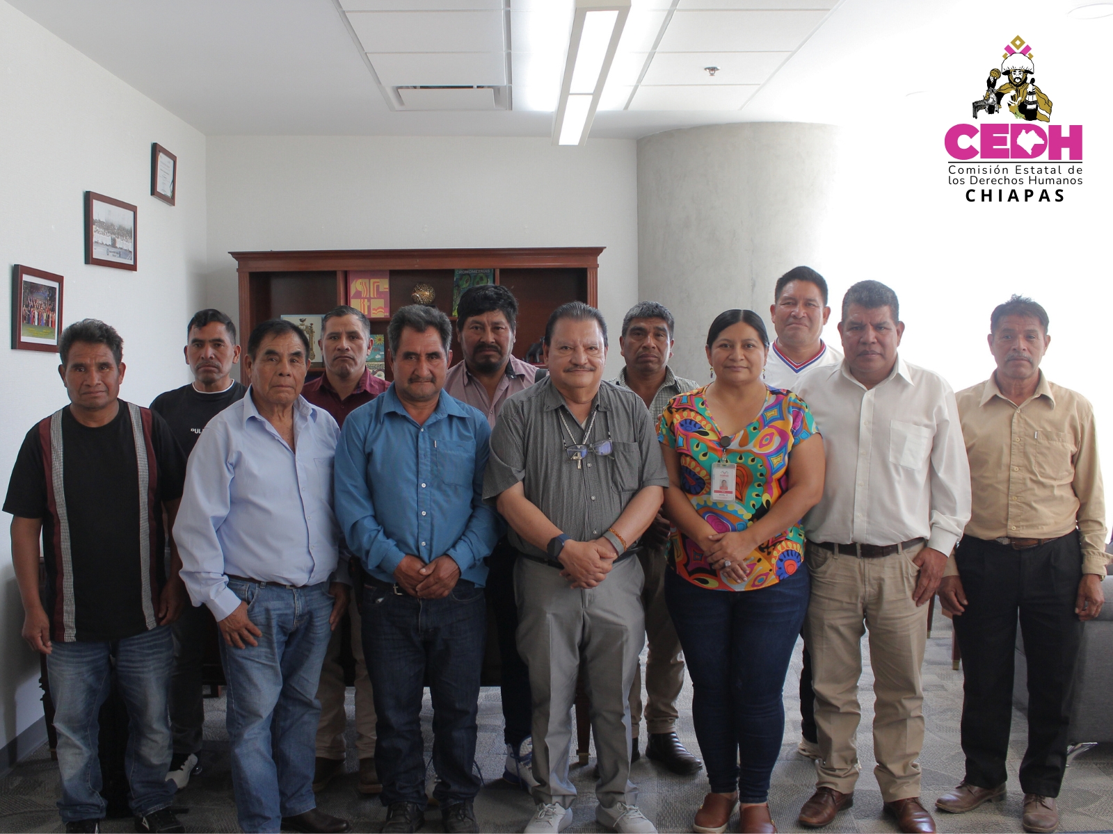 📌 Una comisión de pobladores de la comunidad de Nuevo San Miguel Mitontic, enclavada en el municipio de Ixtapa arribó este lunes a las oficinas de la Comisión Estatal de los Derechos Humanos