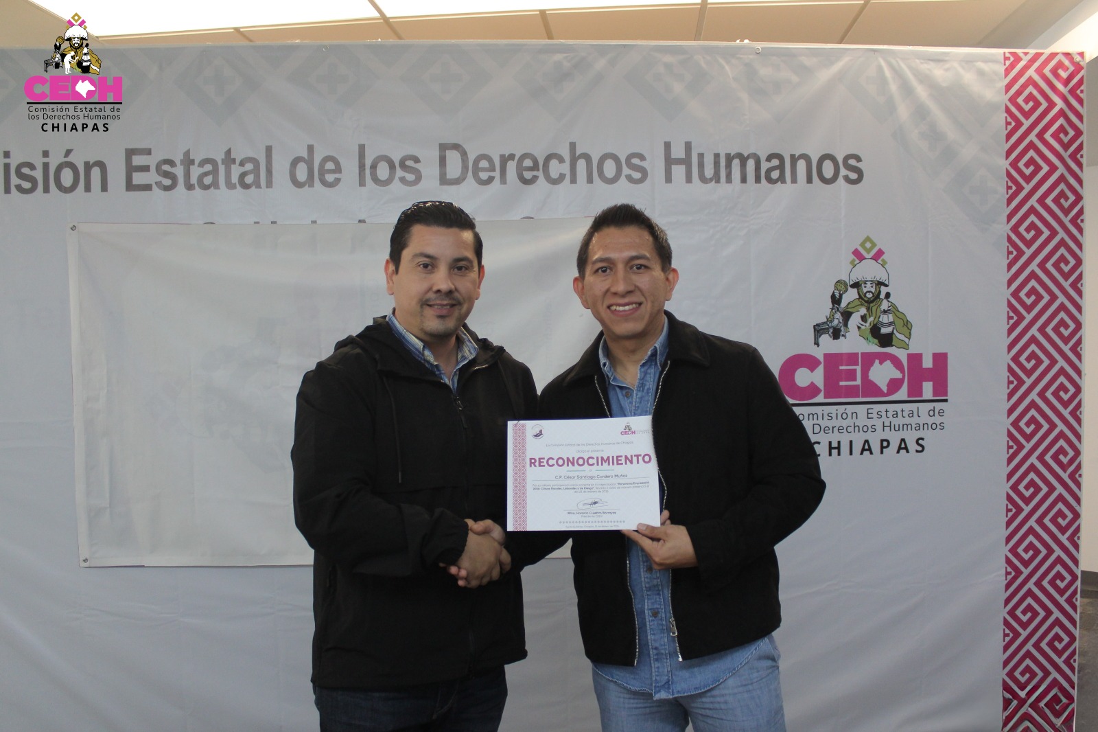 📌📲 La Comisión Estatal de los Derechos Humanos de Chiapas, a través del DESCAS dependiente de la Secretaría Técnica, llevó a cabo la plática denominada “Panorama Empresarial 2026: Claves Fiscales, Laborales y de Riesgo”, impartida por el C.P. César Santiago Cordero Muñoz