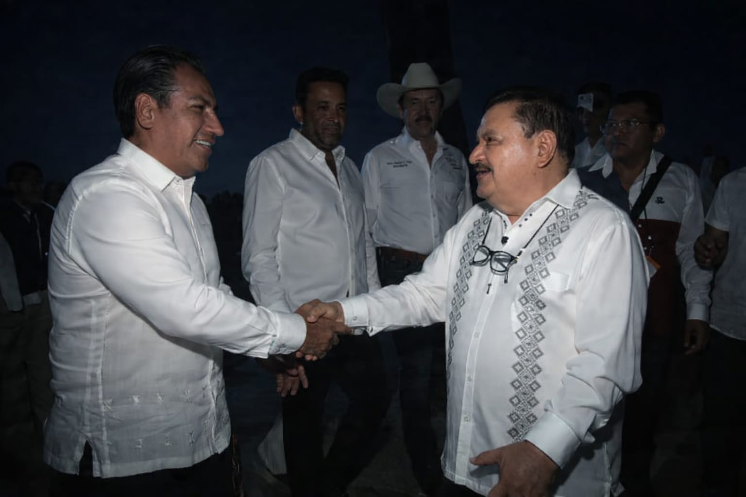 📌📲En el marco de la inauguración de la Expo Tapachula 2026, celebrada en la ciudad de Tapachula, el gobernador de Chiapas, Eduardo Ramírez Aguilar, sostuvo un encuentro con el presidente de la Comisión Estatal de los Derechos Humanos de Chiapas, Mtro. Horacio Culebro Borrayas, a quien felicitó por la presentación de su Primer Informe de Actividades.