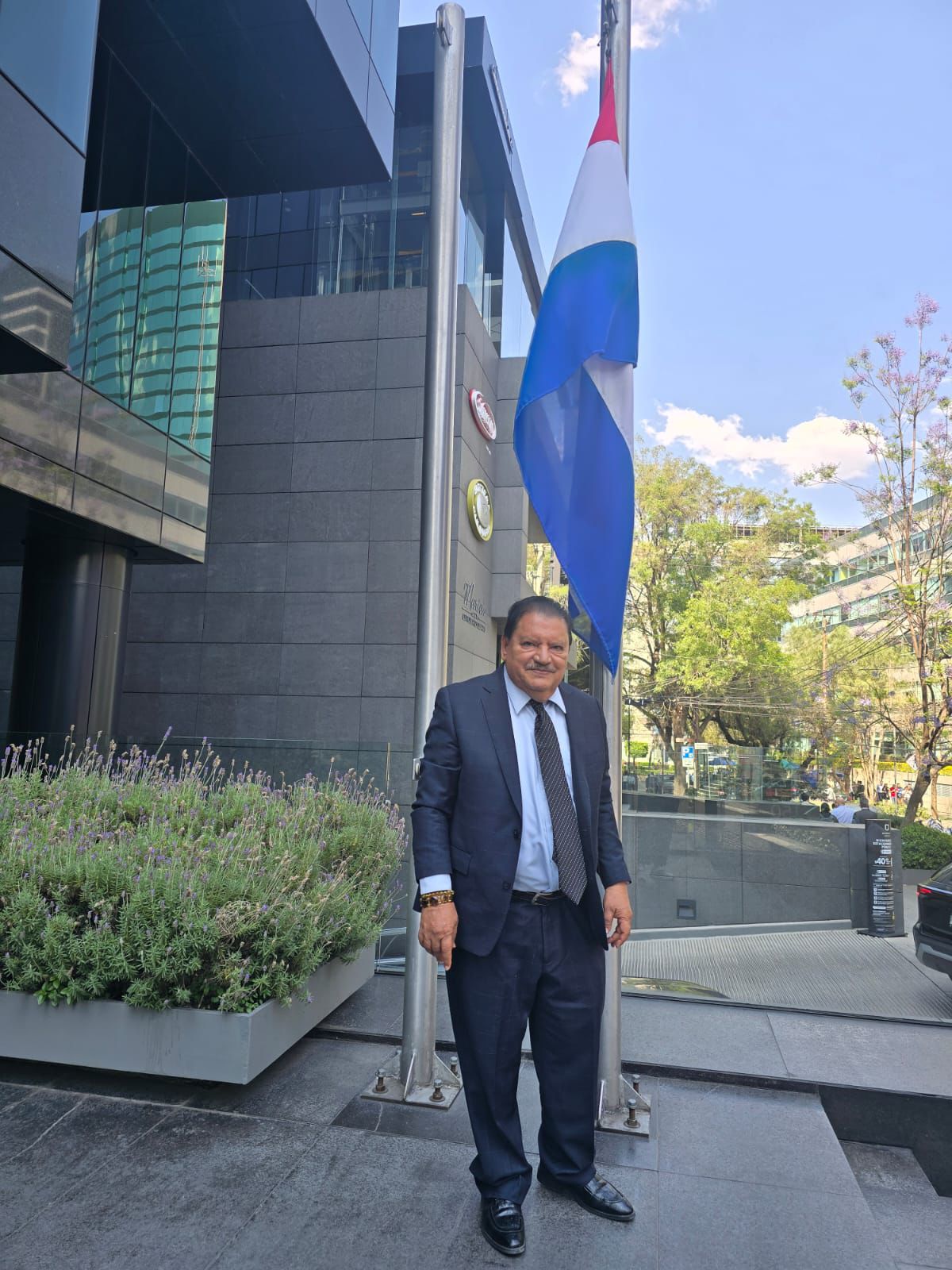 da881780-89bf-41c5-bdf1-93251cc9d800