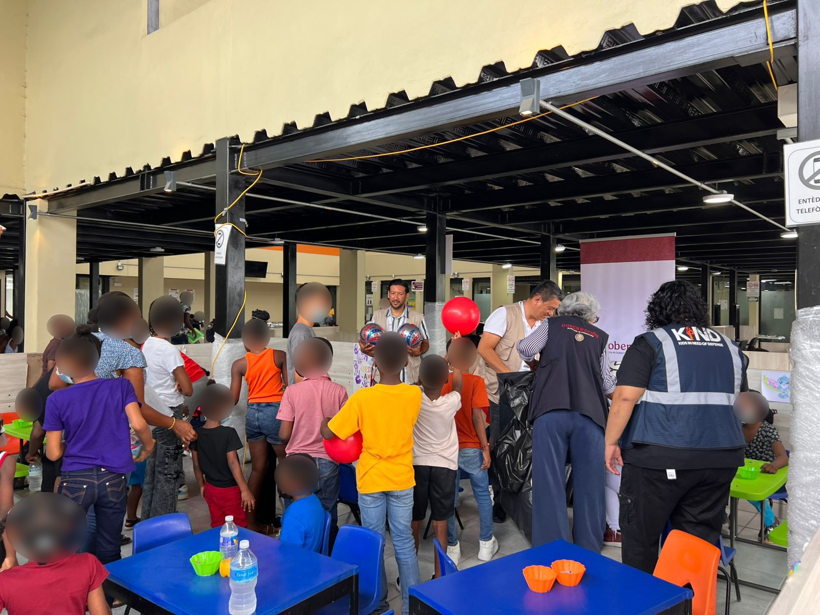 📍La Comisión Estatal de los Derechos Humanos de Chiapas, presidida por el Mtro. Horacio Culebro Borrayas, realizó una donación de material didáctico y pelotas, dirigida a niñas y niños en contexto de movilidad