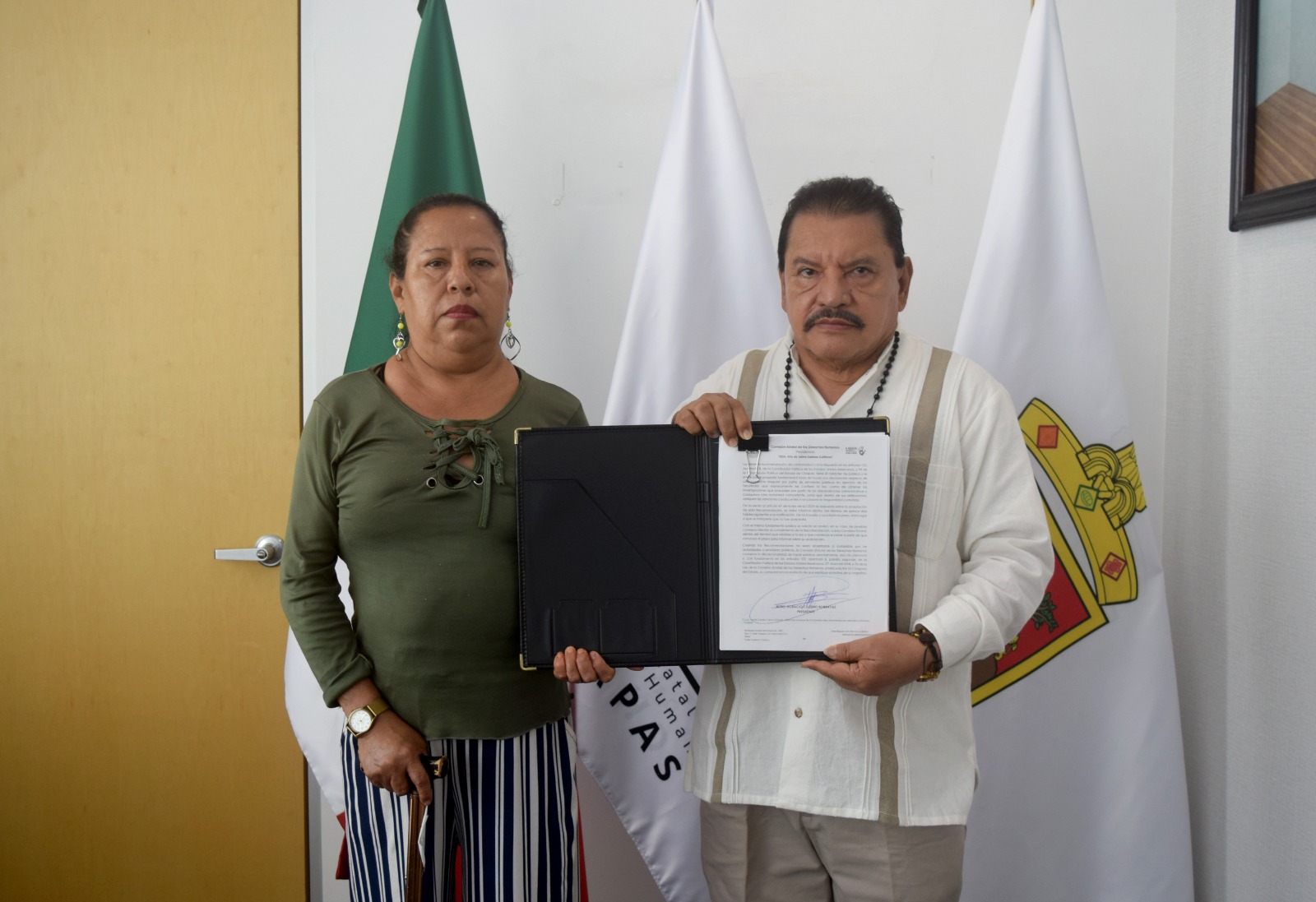 El Mtro. Horacio Culebro Borrayas, presidente de la Comisión Estatal de los Derechos Humanos de Chiapas, realizó la firma de la Recomendación CEDH/10/2026-R