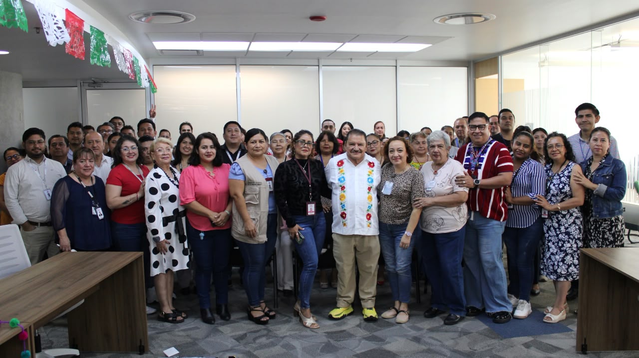 Personal de la CEDH Chiapas felicita al Mtro. Horacio Culebro Borrayas por su cumpleaños
